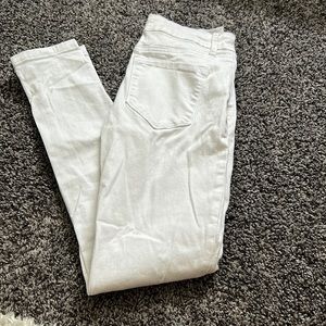 White skinny jeans
